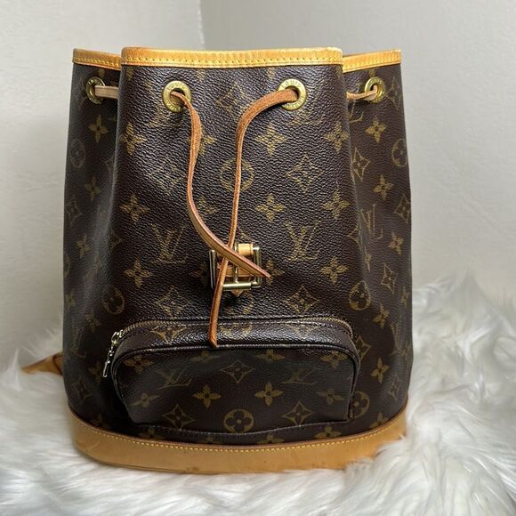 💯 Authentic Louis Vuitton Monogram Backpack 🍀 - Picture 13 of 16